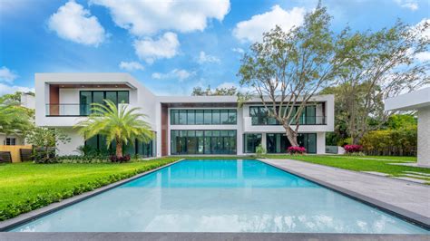 Modern Coconut Grove Estate in Miami is an Artistic Masterpiece