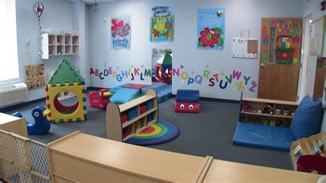 This would be an awesome daycare class | Quarto infantil planejado, Decoração de creche, Sala de ...