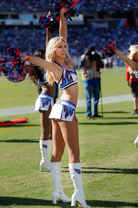 NFL Cheerleaders: Week 7 | Cute cheerleaders, Nfl cheerleaders, Sexy ...