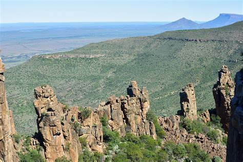 Top 10 Sensational Facts about Valley of Desolation, Graaff-Reinet ...