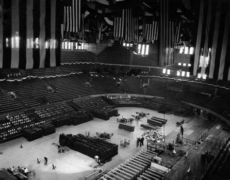 Chicago Stadium Interior, Serving Photograph by Everett