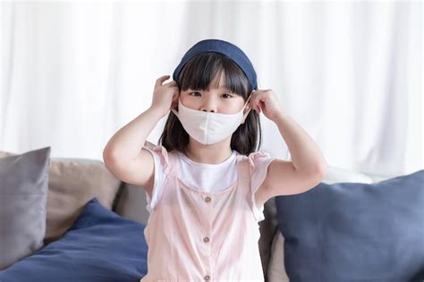 Premium Photo | Asian cute girl wearing hygienic face mask for prevent coronavirus or covid19