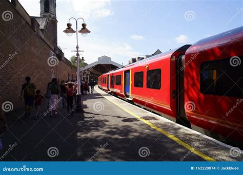 Windsor Train Station London Editorial Stock Image - Image of station, train: 162220074