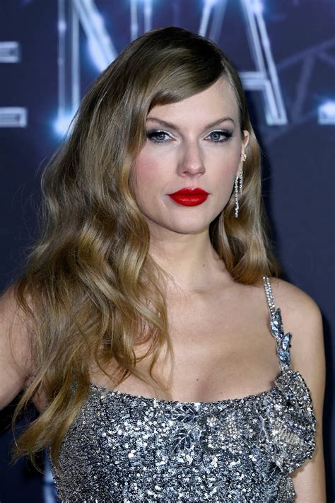 Taylor Swift Just Held a Masterclass at Hiding Bangs in a Hairstyle — See the Photos | Allure