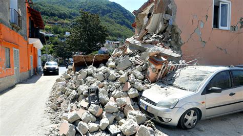 Video. Italy: 'Miracle' earthquake rescue of baby and his brothers ...