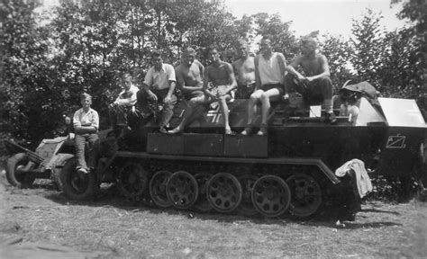 Sdkfz 251 crew | World War Photos