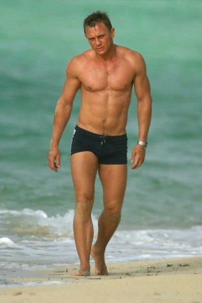 Daniel Craig Workout Routine - WorkoutInfoGuru