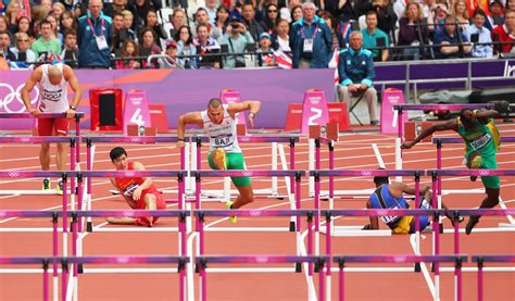 Hurdler Liu Xiang turns fall into heroism