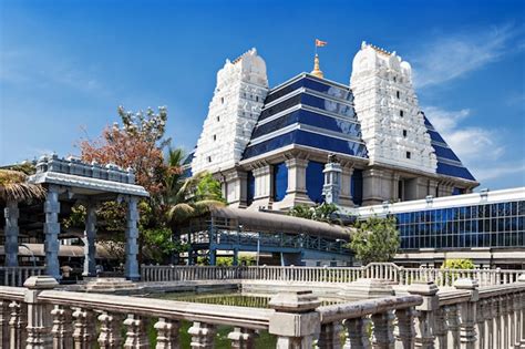 Premium Photo | Iskcon temple