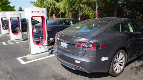 If you're buying a new Tesla, here's how much Supercharging will cost ...