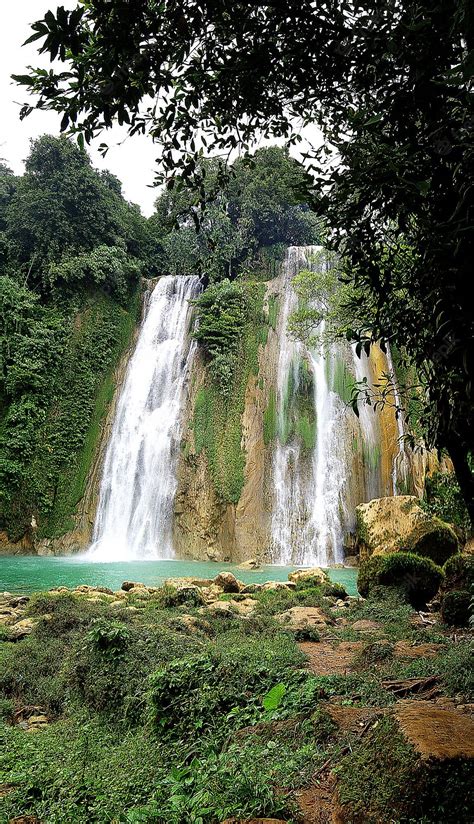 Premium Photo | Ujung genteng waterfall, west java, indonesia