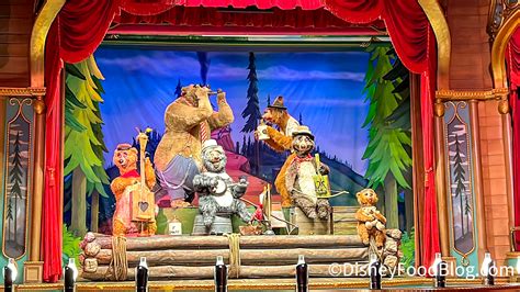 A Look at the SHOCKING Country Bear Jamboree Closure CROWDS in Disney World - Disney by Mark