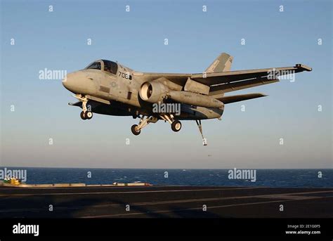 Lockheed S-3 Viking landing Stock Photo - Alamy