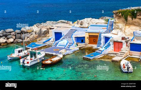 authentischen traditionellen Dörfer der griechischen Inseln - Mandrakia, Milos Stockfotografie ...