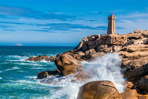 Magnifique région de l'ouest de la France, la Bretagne est une vaste péninsule offrant une côte ...