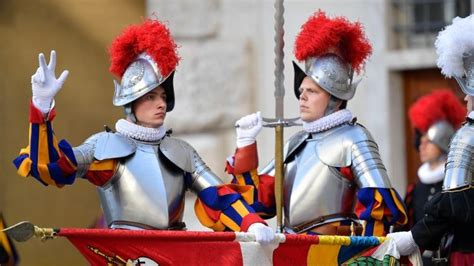 New Swiss Guards swear their oath at Vatican ceremony - Vatican News