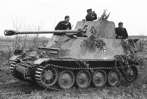 A crew with their SdKfz 132 Marder 2 Ausf D on the battlefield Army Vehicles, Armored Vehicles ...