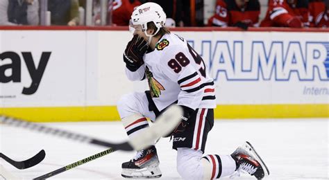 Blackhawks star rookie Bedard out with fractured jaw