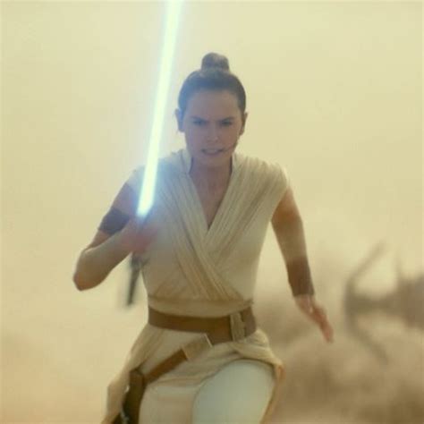 Rey Yellow Lightsaber Meaning - Here's What Rey's New Lightsaber in the Rise of Skywalker Means ...