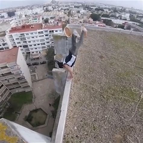 Parkour daredevil performs heart-stopping tricks on rooftop ledge