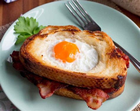 Easy Egg In A Hole Bacon Sandwich Recipe | SideChef