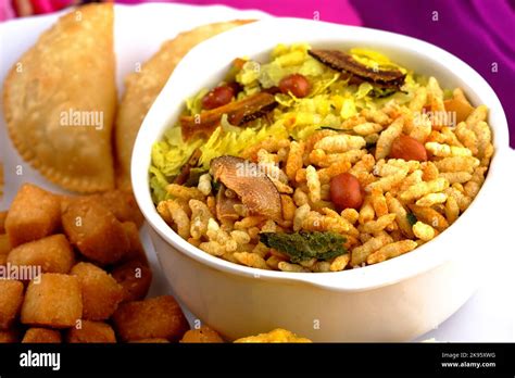 Diwali snacks Diwali faral, Diwali Special sweet and salty snacks ...