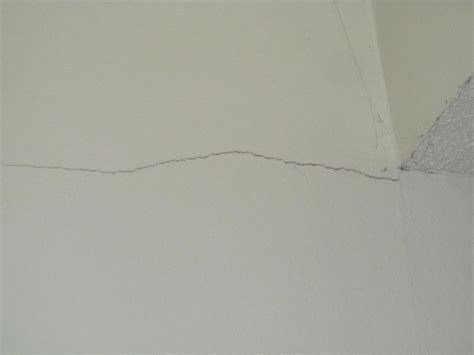 What Causes Cracks In Walls And Ceilings