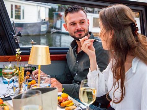 Amsterdam: Dinner Cruise with 4-Course Menu | GetYourGuide