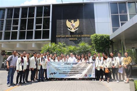 Mahasiswa dari Universitas Kristen Satya Wacana Kunjungi KBRI Bangkok – Berita ATDIKBUD