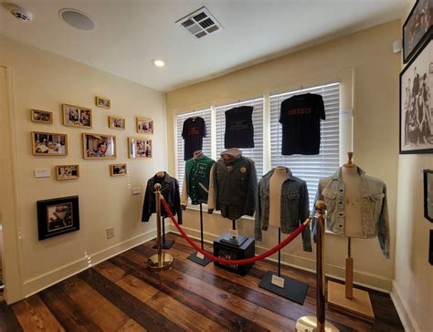 THE OUTSIDERS HOUSE MUSEUM - Updated June 2024 - 248 Photos & 24 ...