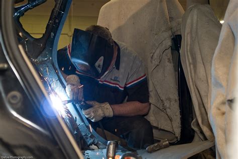 Auto Body Shop Worker | Autobody repair shop worker at Labad… | Flickr