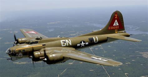 HISTORIAS DE LA AVIACIÓN: AVIONES BOMBARDEROS NORTEAMERICANOS - BOEING B-17 “FORTALEZA VOLANTE”