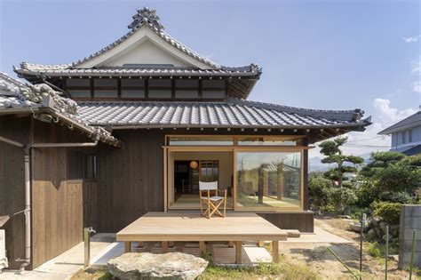 Traditional Kominka Renovation in Jonan / Takashi Okuno & Associates ...