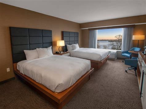 DOUBLETREE BY HILTON HOTEL NIAGARA FALLS NEW YORK $128 ($̶1̶5̶4̶ ...