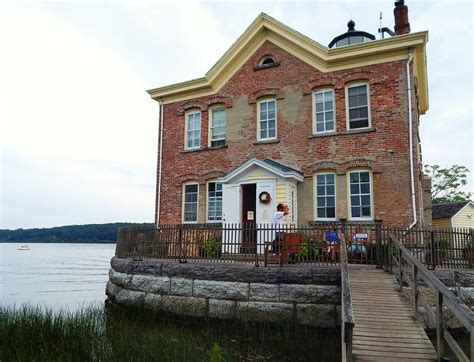 Saugerties Lighthouse Photograph by Judy Genovese - Pixels