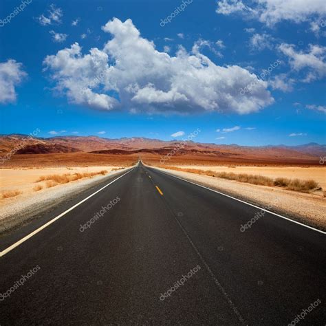 Death Valley straight road in desert National Park — Stock Photo © lunamarina #31365819