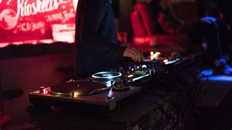 Getting Started with Your DJ Turntable Set up: A Beginner's Guide ...