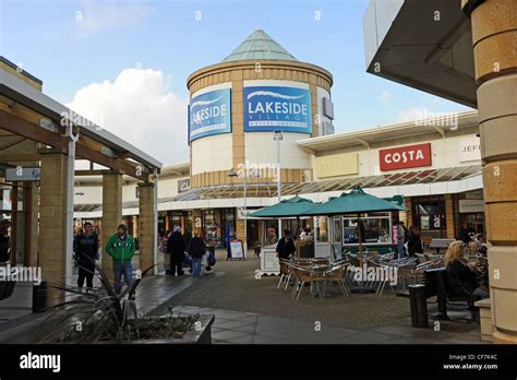 Doncaster shoppers hi-res stock photography and images - Alamy