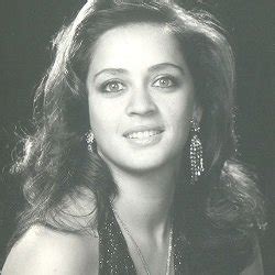 Nafisa Ali Biography, Age, Height, Weight, Husband, Children, Family ...