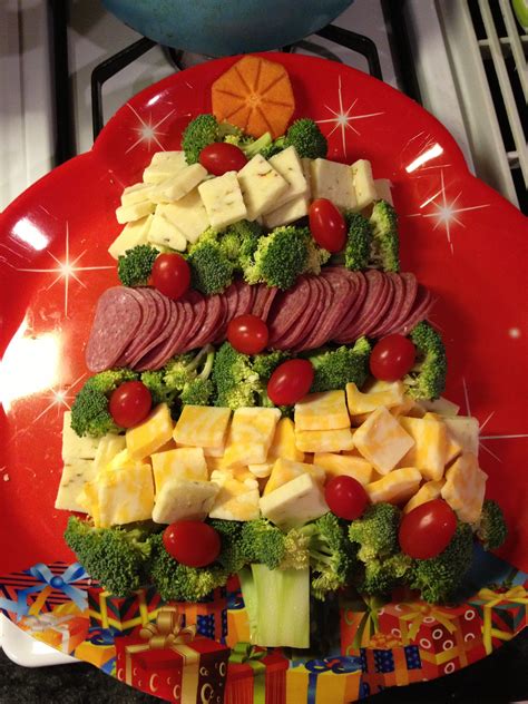 Christmas Tree Veggie & Cheese tray | Christmas veggie tray, Christmas vegetables, Christmas ...