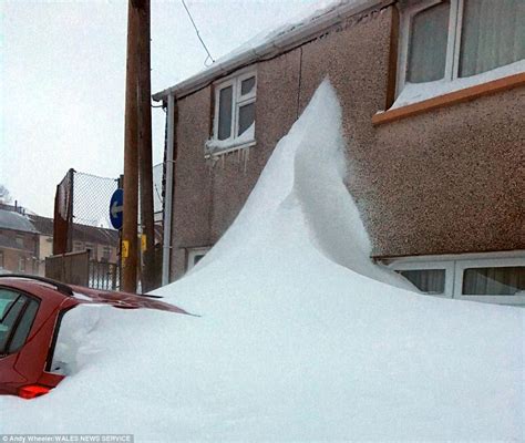 Elderly couple are rescued from 12-foot snow drift in Scotland | Daily ...