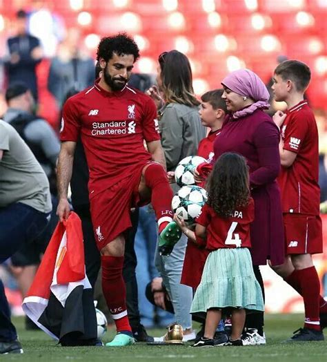 Mo salah with his family 😍 | Mohamed salah, Mo salah, Salah liverpool