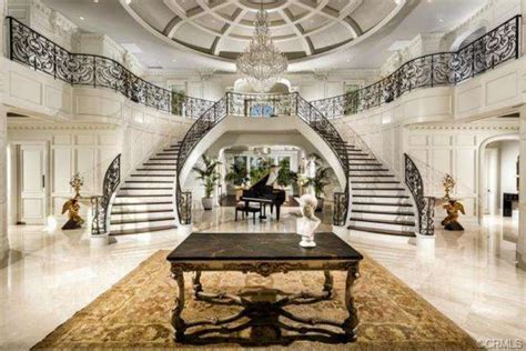 12 Glorious Mansion Staircase Designs That Are Going To Fascinate You