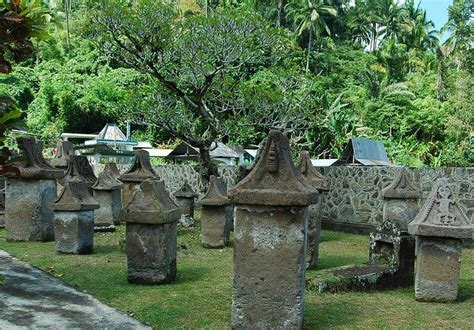 Waruga kubur batu leluhur minahasa | Infoindoku - Informasi Wisata Anda