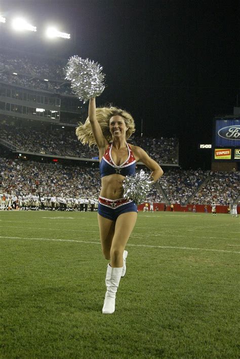 New England Patriots Cheerleaders - NE03-022