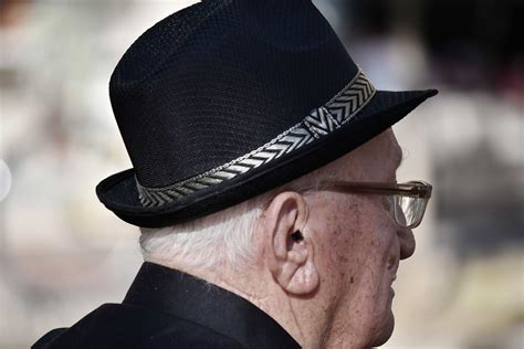 Free picture: black and white, ear, eyeglasses, hat, old fashioned, portrait, senior, skin ...