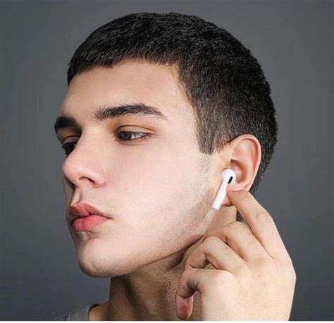 Wireless bluetooth earpiece, Audio, Earphones on Carousell