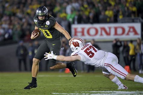 Herbert has 3 TD runs, Oregon beats Wisconsin in Rose Bowl | Local News ...