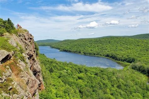 Lake of the Clouds overlook (views!) Porcupine Mountains 🌳 Upper Peninsula Michigan travel blog ...