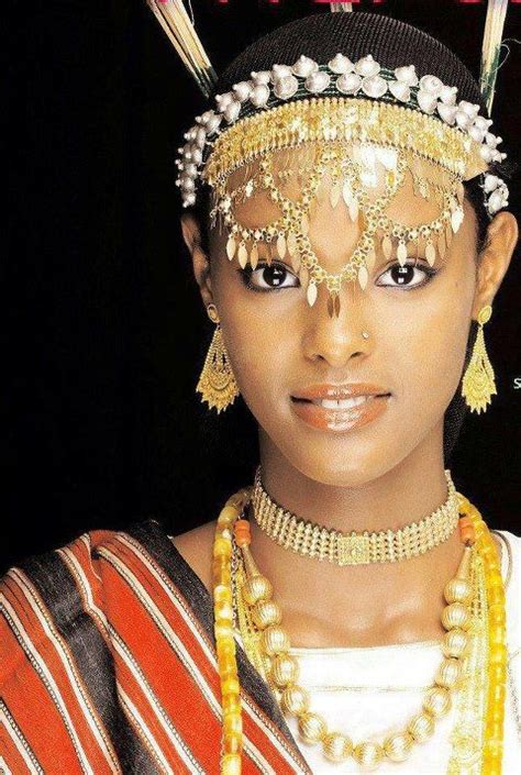 Beautiful woman from Djibouti | Abiti tradizionali, Donne, Bellezza